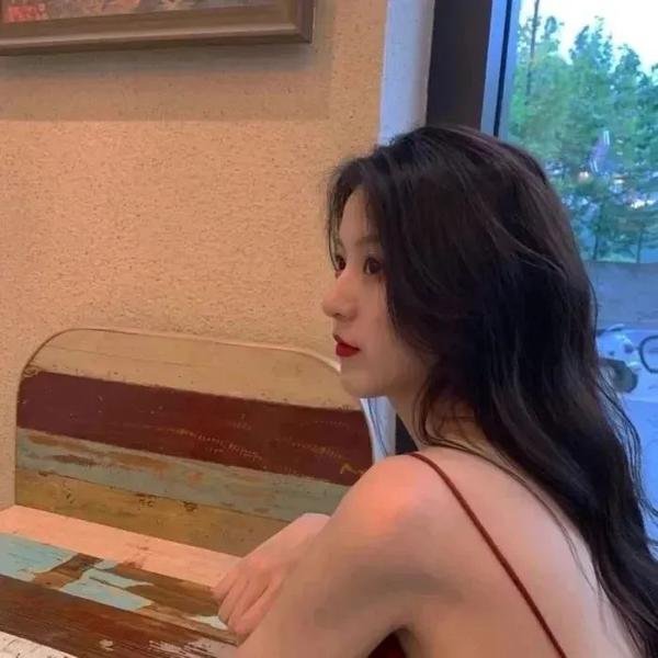 怪兽与女孩 封面